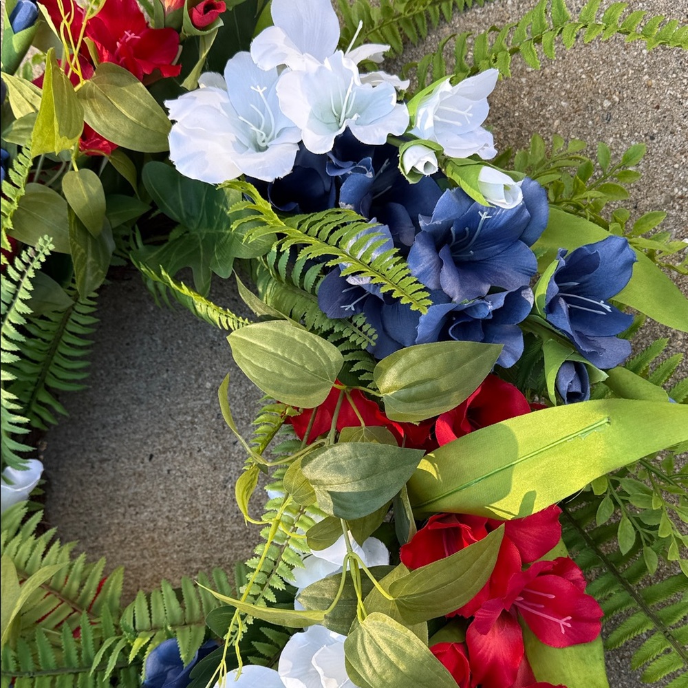 Frontgate Red, White & Blue Wreath - NWOT - Picture 6 of 16
